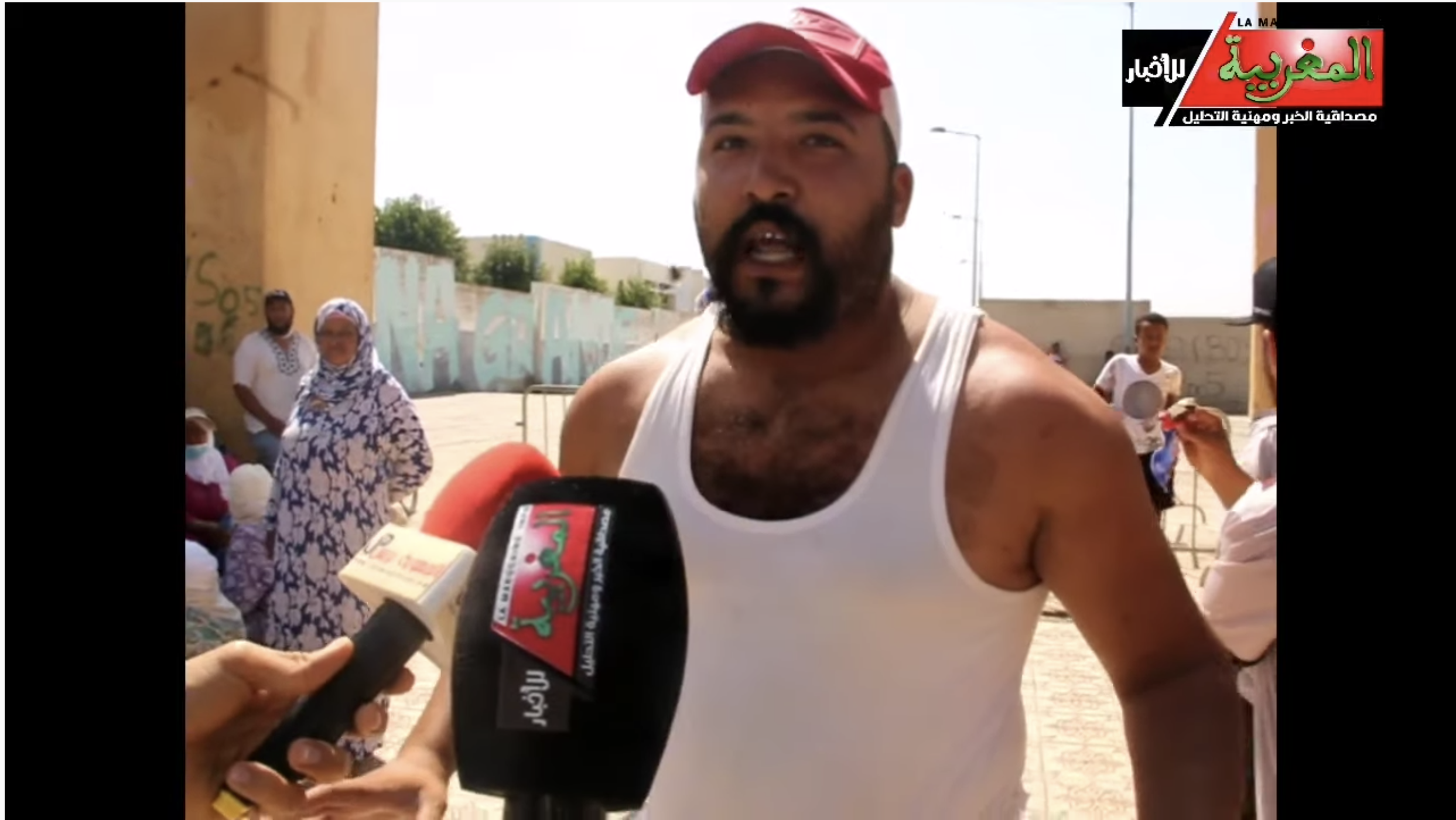 بطل في الملاكمة ولد المحمدية كيهدد باش احرق راسو بسباب الفراشة