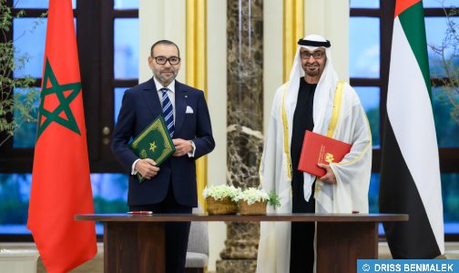 جلالة الملك ورئيس دولة الإمارات العربية المتحدة يوقعان بأبوظبي إعلان “نحو شراكة مبتكرة ومتجددة وراسخة بين المملكة المغربية ودولة الإمارات العربية المتحدة”