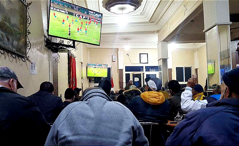 مباريات المونديال في أوقات غير معتادة تربك المقاهي المغربية و تضع أربابها أمام تحديات جديدة
