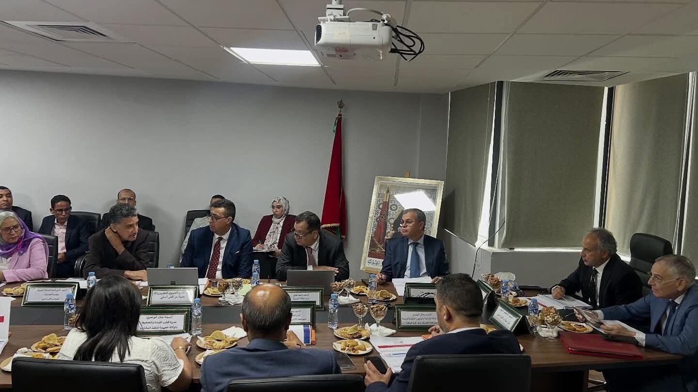 بالصور.. بحضور الوالي خطيب الهبيل وسمير كودار.. لجنة الإشراف والمراقبة للوكالة الجهوية لتنفيذ المشاريع بجهة مراكش آسفي تصادق على الميزانية التعديلية وتستعرض تقدم المشاريع المهيكلة