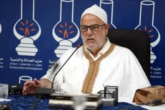 عبد الإلاه بن كيران يثير الجدل بمهاجمة محيط الملك محمد السادس.