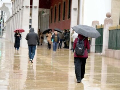 زخات رعدية متوقعة بدرعة تافيلالت.. دعوات لتوخي الحذر بعدد من الأقاليم