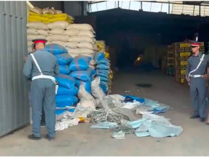عاجل.. مداهمة مستودعين بحربيل للاشتباه في تخزين مواد غذائية في ظروف غير صحية