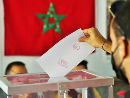 وزارة الداخلية تشرع في تسليم إشعارات مكاتب التصويت استعداداً للانتخابات التشريعية
