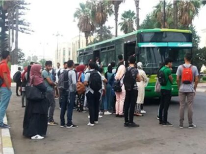 طلبة سطات يواجهون أزمة النقل الجامعي.. معاناة متواصلة وحلول غائبة