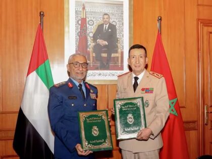 المغرب والإمارات يعززان تعاونهما العسكري.. وسام ملكي لرئيس أركان القوات المسلحة الإماراتية