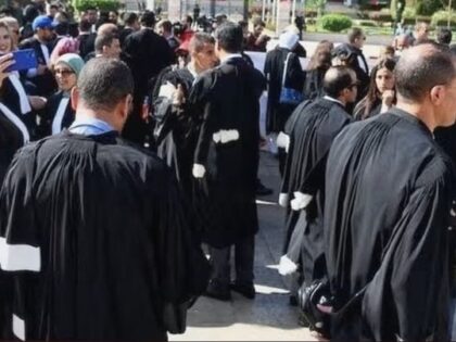 المحامون يستأنفون عملهم في ظل استعدادات لمعارك قانونية أطول