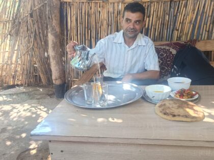 حين يصبح ناقد الأمس جزءاً من السلطة.. هل يظل صوت الهامش وفياً لقضاياه أم يبتلعه بريق البرلمان؟