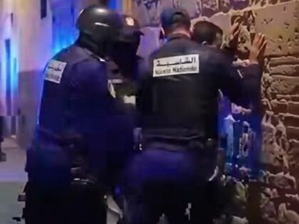 أمن فاس يطيح بمشتبه فيه في قضية ترويج المخدرات ويحجز الكوكايين وأسلحة بيضاء ومبلغاً مالياً
