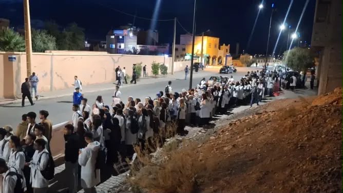 ورزازات.. طلبة وخريجو معاهد التمريض يحتجون للمطالبة بالتوظيف وتحسين ظروف التكوين